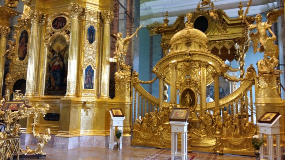 Inside Peter and Paul Cathedral with magnificent splendor in marble and gold